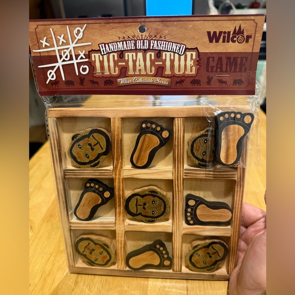 Wilcor Handmade old fashion Collectable  Tic Tac Toe Big Foot Game New